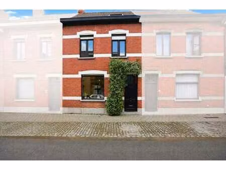 maison aux finitions magnifiques idéalement située à roulers