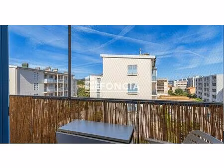 appartement t2 traversant balcon ascenseur proche commerces et transports