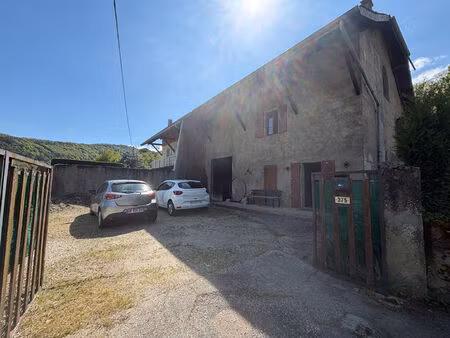 maison ancienne à rénover avec grand terrain à barberaz