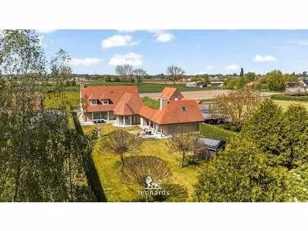 spacieuse villa de standing sur 3001 m²