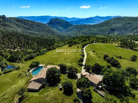 vente ferme 20 pièces 770 m² à entrepierres (04200)  1 170 000 €