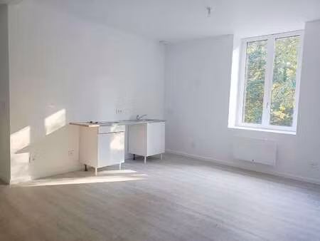 location appartement 3 pièces à kerlaz (29100) : à louer 3 pièces / 62m² kerlaz
