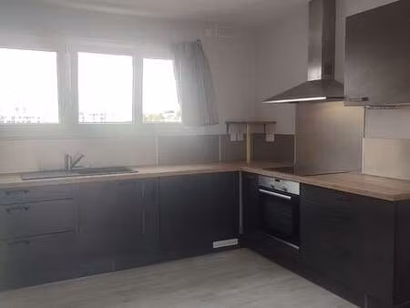location appartement 3 pièces à lanester (56600) : à louer 3 pièces / 77m² lanester