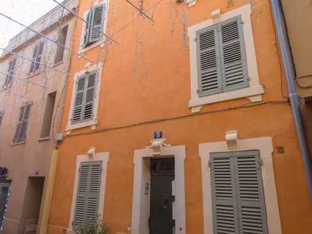 à vendre immeuble sur le port de sanary-sur-mer