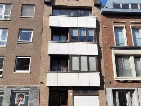 appartement met terras en garage.