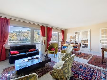 grand appartement/balcons/garage et caves