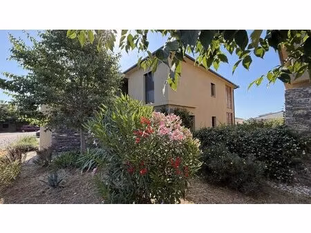 très bel appartement type 2 avec terrasse et jardin