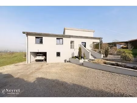 villa 190 m2 avec piscine et terrain de pétanque