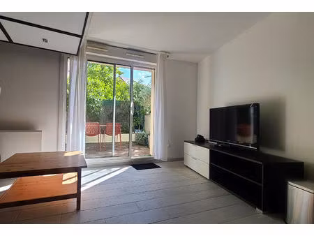studio meublé en rez-de-jardin