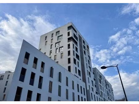 t2 avec belle terrasse et vue dégagée  étage élevé dans immeuble récent (2018)