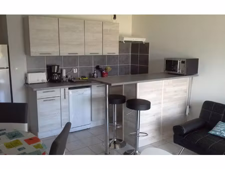 location appartement  53.68 m² t-3 à la rochelle  730 €