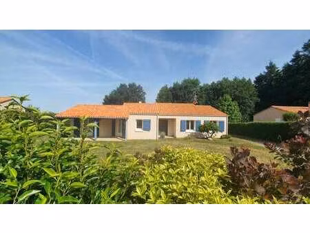 vente maison à réaumur (85700) : à vendre / 111m² réaumur