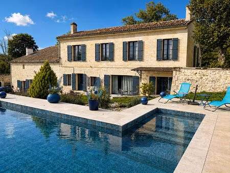 magnifique demeure en pierre avec piscine et gîte