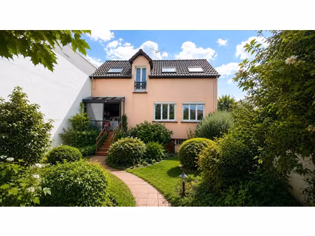 maison familiale avec sous-sol total et appartement indépen