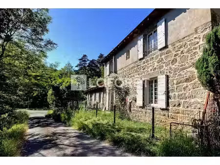 maison dans les bois à jas : 5 pièces 105 m2 sur 1054 m2