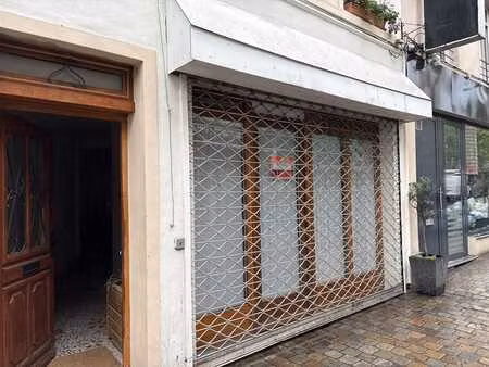 local commercial space with 1 facades  40m²