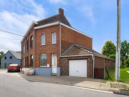 maison 3 façades à rafraîchir avec garage et jardin