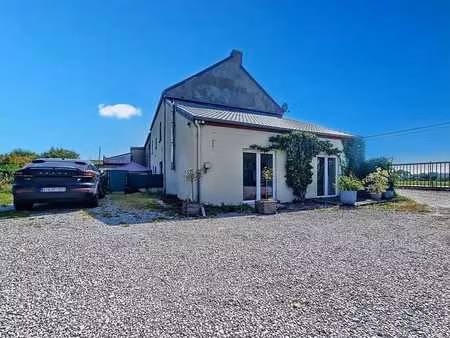 maison de caractère avec possibilité de boxs chevaux.