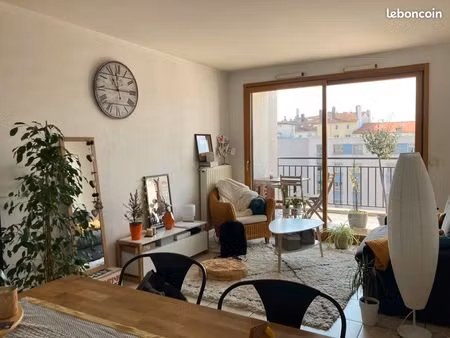 t2 – 52.32 m² + garage + loggia - entre place guichard et part dieu
