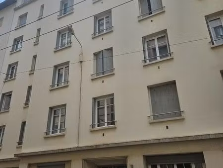 croix rousse plateau type 2 en etage ascenseur bon etat