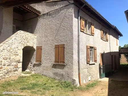 bel appartement à coté du centre d'orlienas