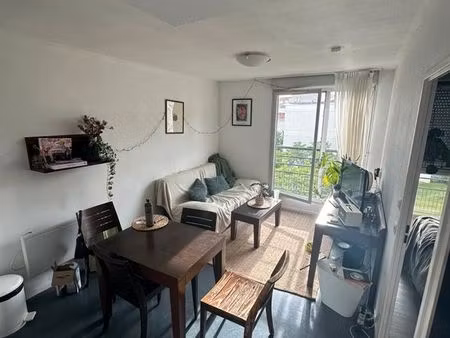 a vendre t2 30m2 calme côté jardin immeuble face métro valmy