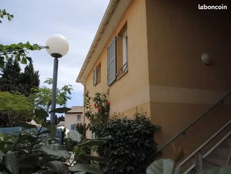 t2 meublé calme et verdure clim piscine terrasse saint aygulf