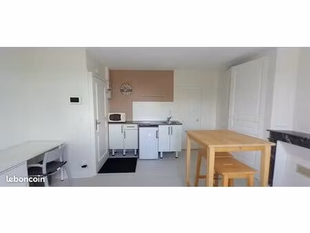 studio meublé blois centre à 10 min à pied de la gare/insa/iut et à 5 min des rues piétonn