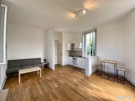 studio meublé - location à l’année - cœur de ville jonzac