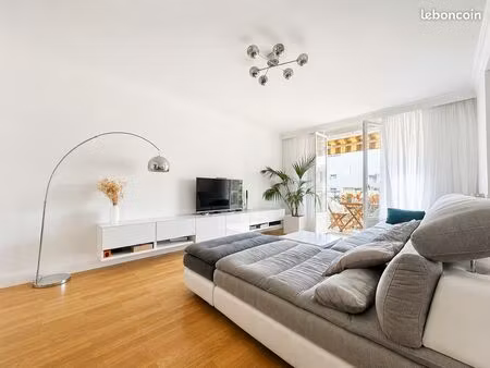 monplaisir / sans souci –appartement 5 pièces traversant de 108 m² avec balcon