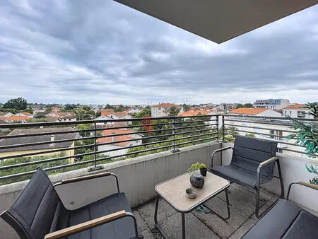 mimimes  appartement 2 pièces en dernier étage avec parking en sous-sol