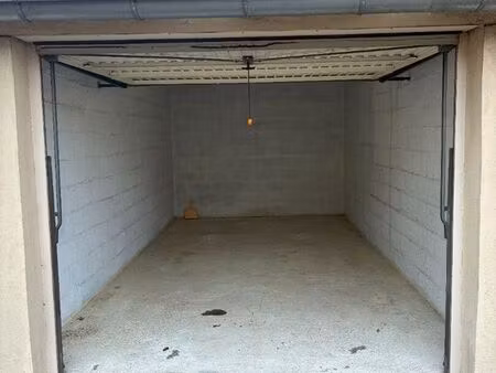 parking/box caluire et cuire