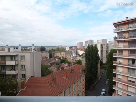 lumineux studio tolstoi villeurbanne repeint à neuf