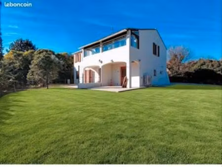 vends appartement en haut de villa