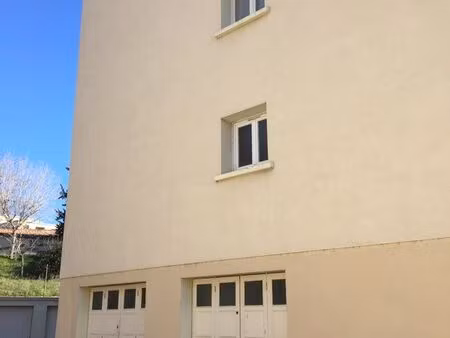 location garage avec borne recharge pour véhicule électrique