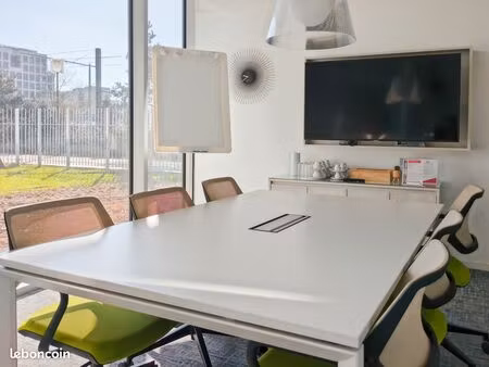 bureau en espace ouvert à louer pour 10 personnes à villeurbanne  carré de soie villeurban