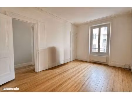 appartement 3 pièces – 50 m² – le marais  paris
