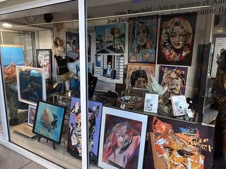 espace onglerie dans showroom à louer