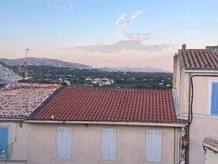 appartement t3 loué – 58 m² – centre historique d'allauch