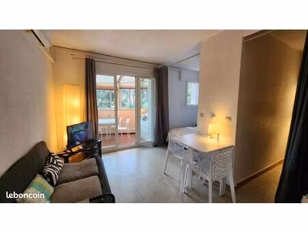 appartement 2 chambres climatisation réversible parking salle d'eau et wc séparé double vi