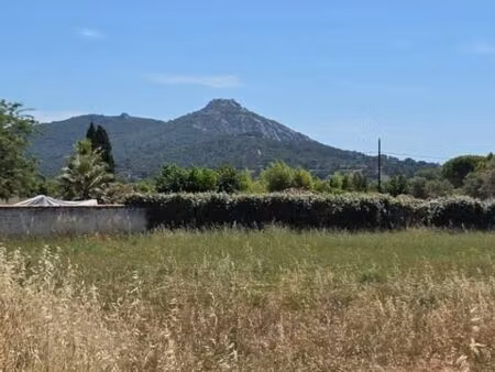 terrain 700 m² la crau