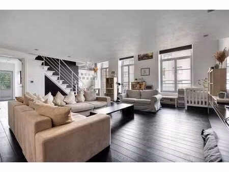 magnifique quadruplex +/- 240 m² avec 2 places de parking