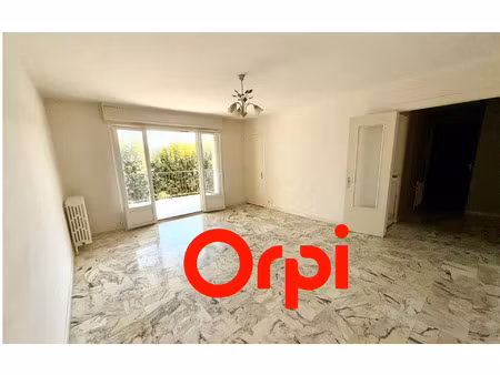 location appartement  m² t-4 à la verpillière  1 250 €