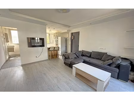 location appartement  m² t-2 à marseille 9  920 €