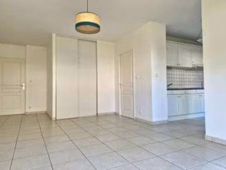vente appartement 3 pièces à saint-gilles-croix-de-vie (85800) : à vendre 3 pièces / 58m² 