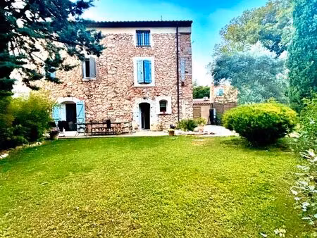 bastidon en pierre de plus de 180m2 dans petit hameau