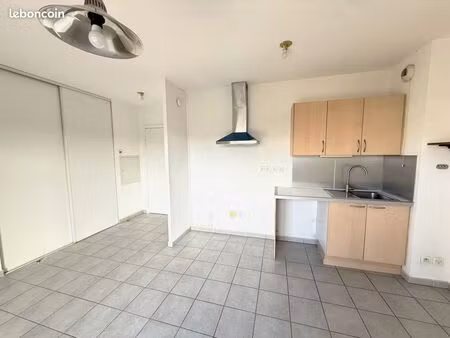 particulier vends appart. f2 - la seyne sur mer