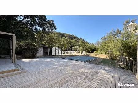 villa roquevaire piscine et dépendances