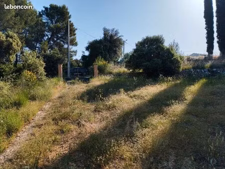 terrain 677 m² lorgues