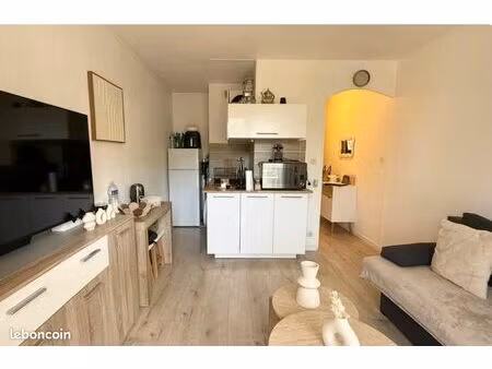 t2-25m2-terrasse-vue lac-parking-piscine/tennis-plages à pieds